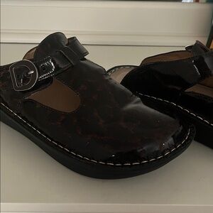 Alegria patent leather leopard print brown slip on mules womens size 40/ 9.5-10